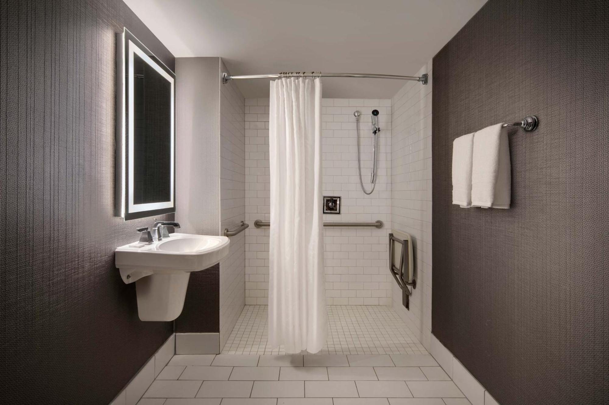 Sheraton Philadelphia Downtown Екстериор снимка