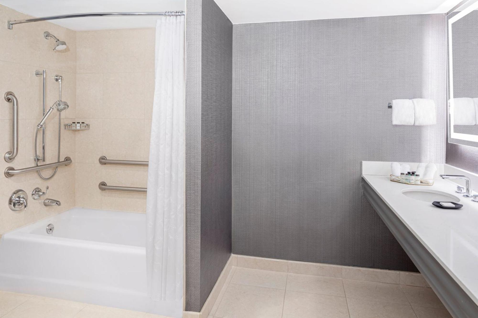 Sheraton Philadelphia Downtown Екстериор снимка